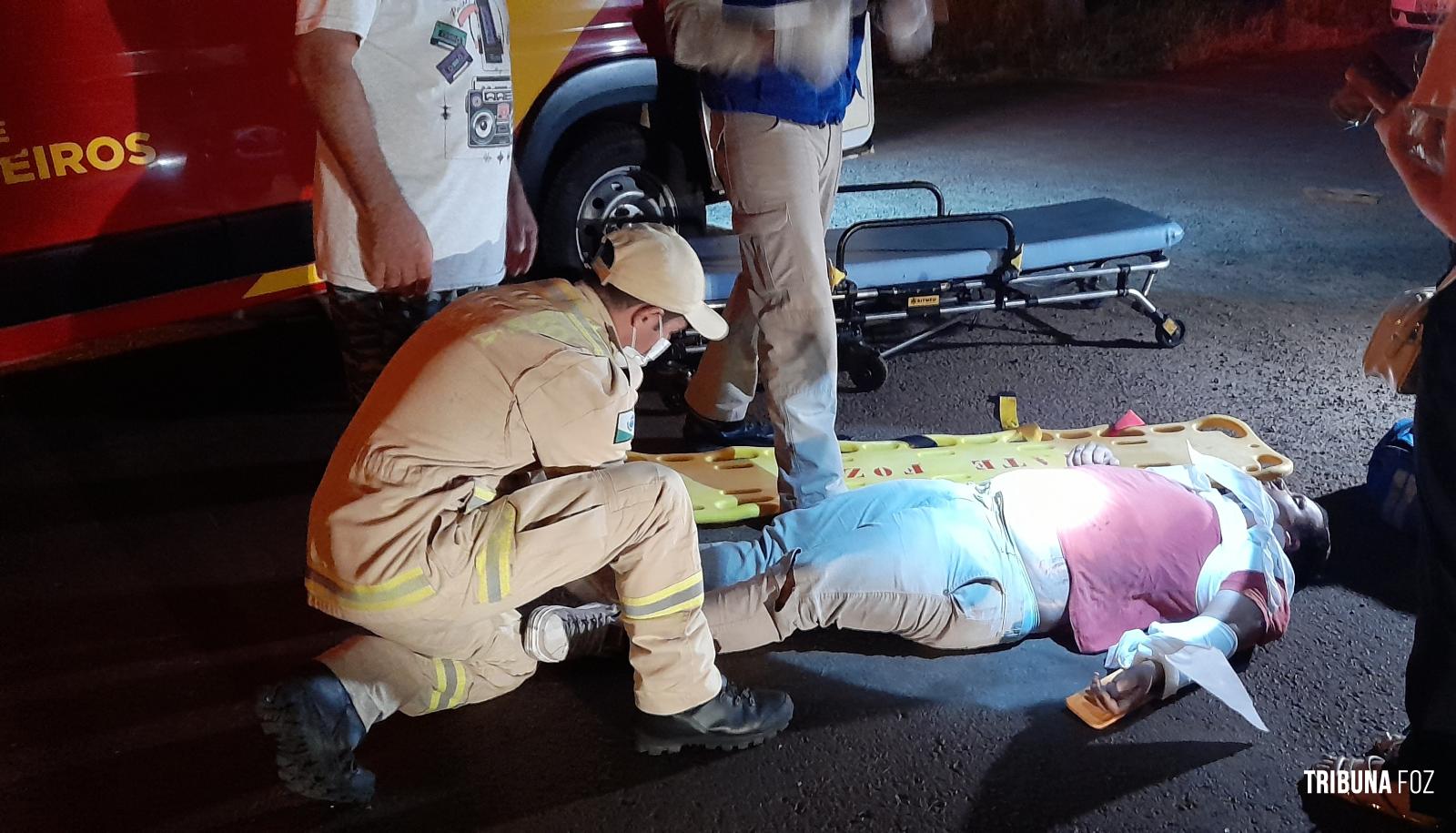 Motociclista é socorrido pelo Siate após colisão no Jardim Copacabana