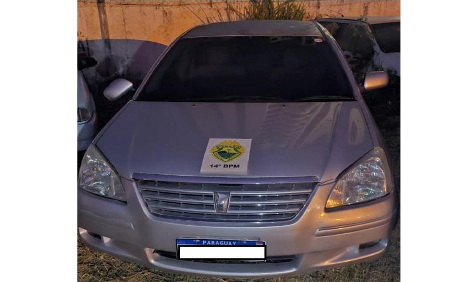 Mulher que ajudava o marido furtar caminhonete é presa em flagrante pela Policia Militar Mulher que ajudava o marido furtar caminhonete é presa em flagrante pela Policia Militar
