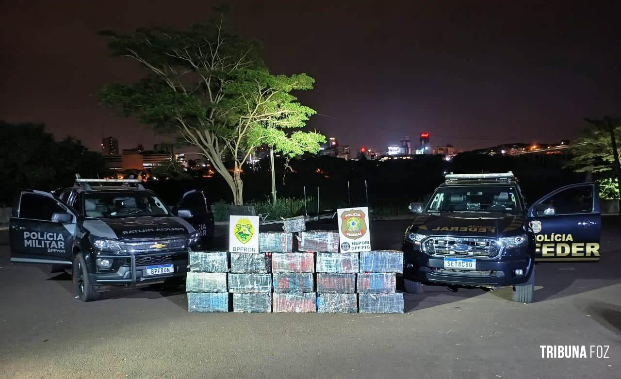 PF e PM apreendem fardos de maconha nas margens do rio Paraná PF e PM apreendem fardos de maconha nas margens do rio Paraná