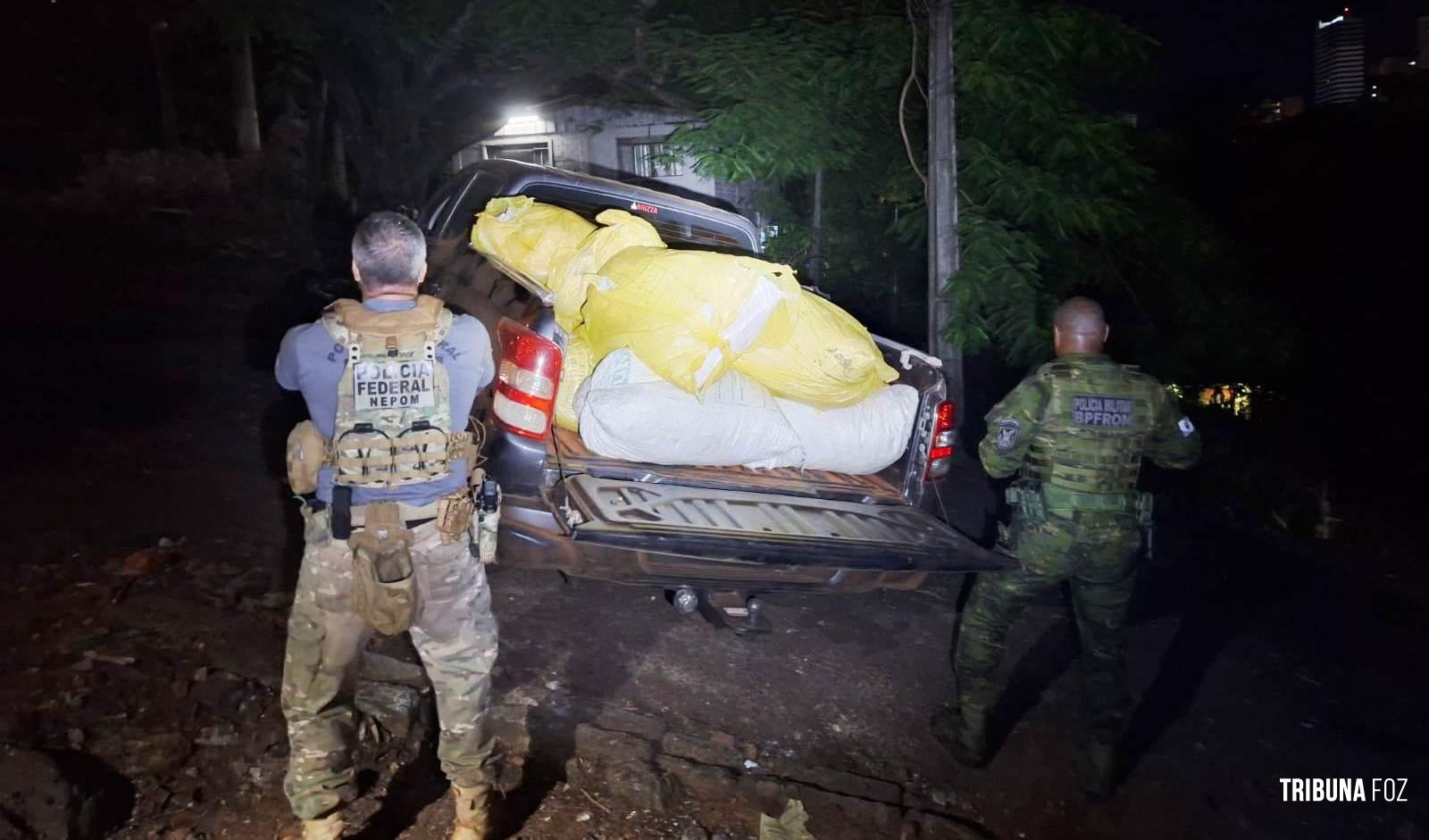 Policia Federal e PM localizam 100 Kg de capulho nas margens do Rio Paraná, em Foz do Iguaçu Policia Federal e PM localizam 100 Kg de capulho nas margens do Rio Paraná, em Foz do Iguaçu
