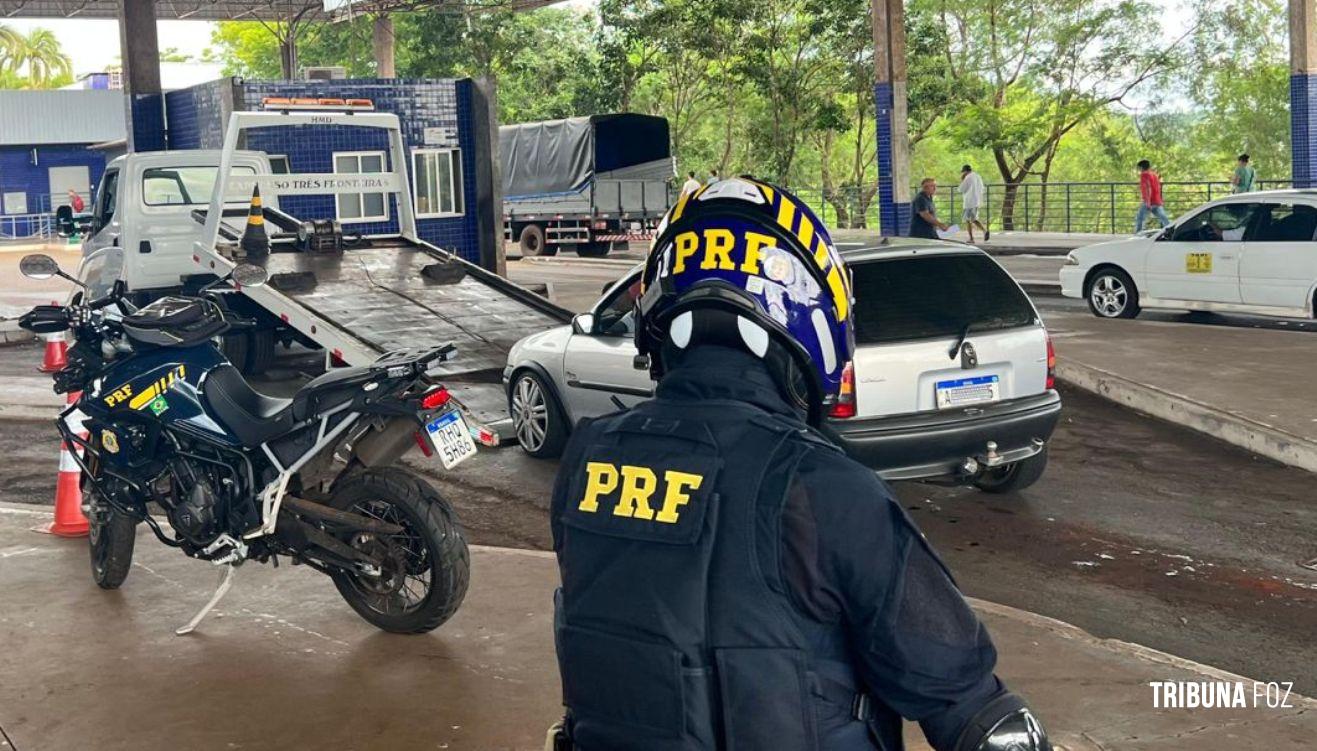 PRF prende condutor na Ponte da Amizade que tentava passar com veículo furtado para o Paraguai PRF prende condutor na Ponte da Amizade que tentava passar com veículo furtado para o Paraguai