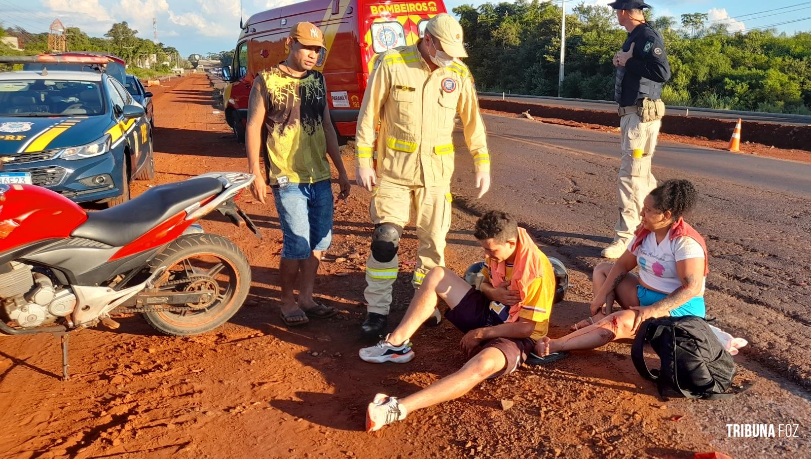 Siate socorre duas vítimas após queda de moto na Av. das Cataratas Siate socorre duas vítimas após queda de moto na Av. das Cataratas