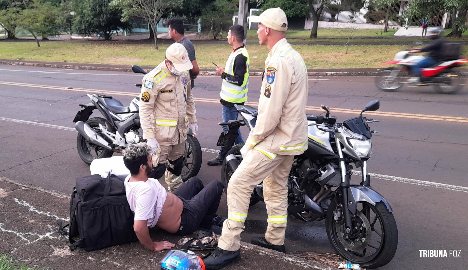 Siate socorre motociclista após colisão de duas motos na Av. Felipe Wandscher Siate socorre motociclista após colisão de duas motos na Av. Felipe Wandscher