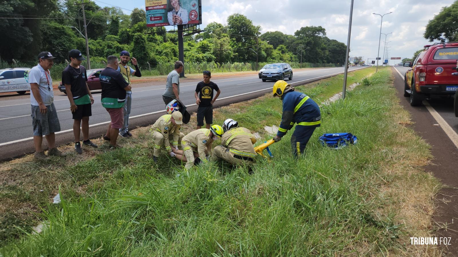 Siate socorre motociclistas e passageiro após colisão entre duas motos na BR-277 Siate socorre motociclistas e passageiro após colisão entre duas motos na BR-277