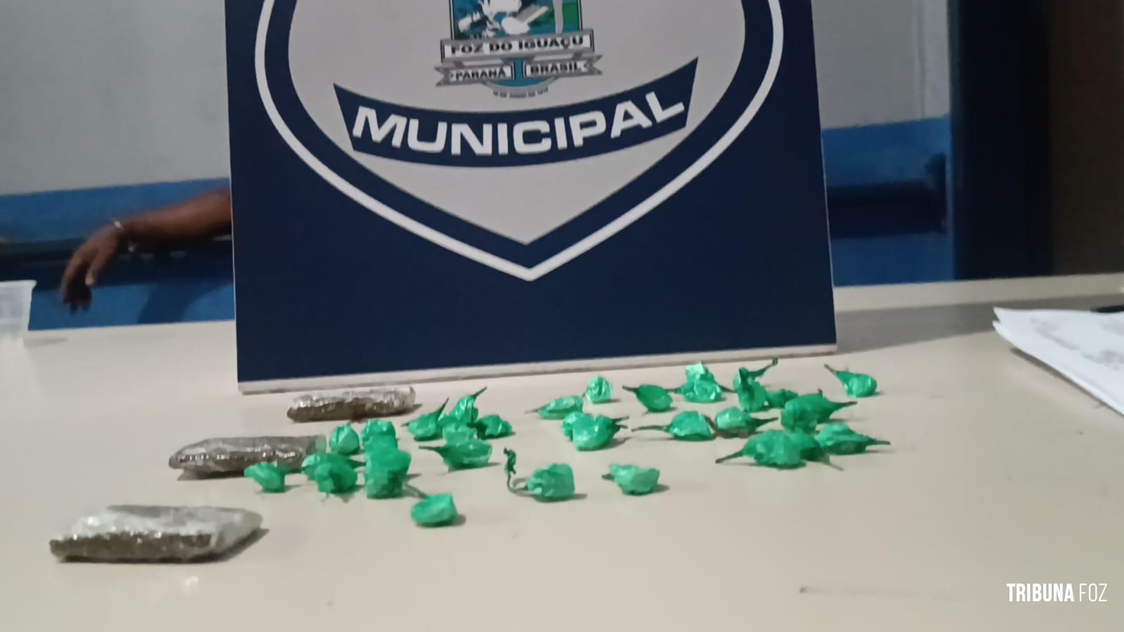 Traficante e usuário de cocaína são presos pela Guarda Municipal na Vila Miranda Traficante e usuário de cocaína são presos pela Guarda Municipal na Vila Miranda
