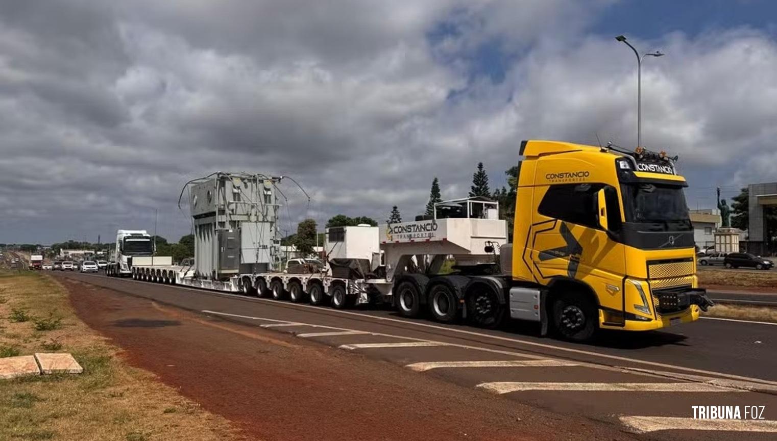 Transporte de transformador da Itaipu com mais de 122 toneladas demanda megaoperação no Paraná com caminhão de 124 rodas