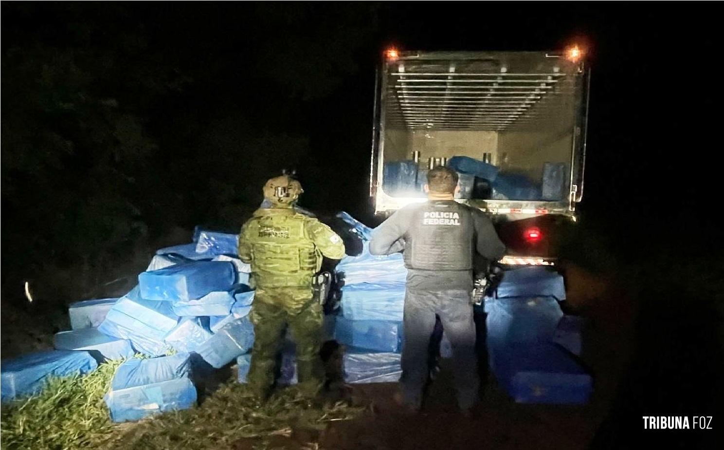 BPFRON e PF apreendem 13.500 pacotes de cigarros contrabandeados em Itaipulândia BPFRON e PF apreendem 13.500 pacotes de cigarros contrabandeados em Itaipulândia