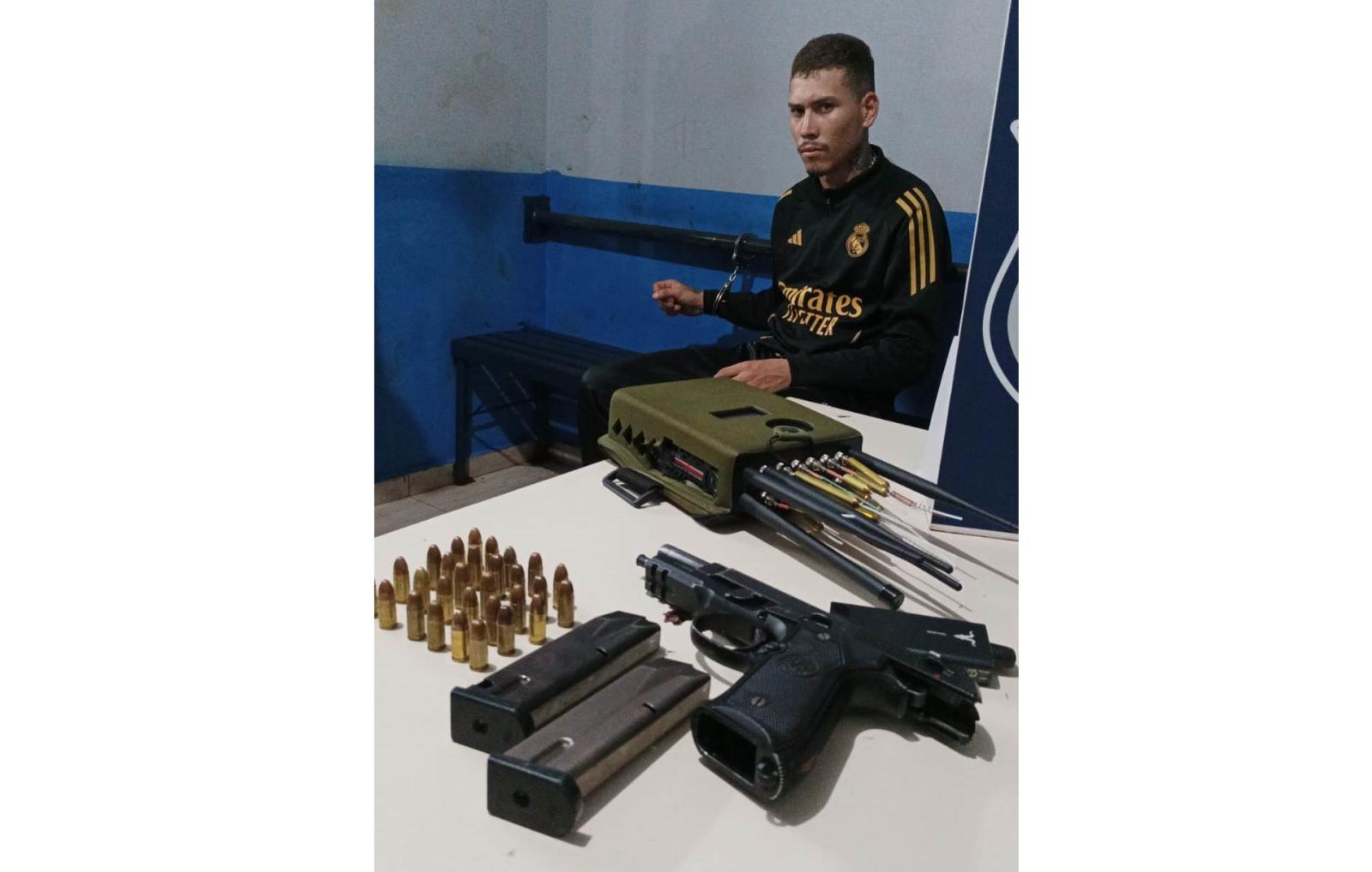 GM prende um com pistola 9mm e bloqueador de sinal após perseguição durante a madrugada GM prende um com pistola 9mm e bloqueador de sinal após perseguição durante a madrugada