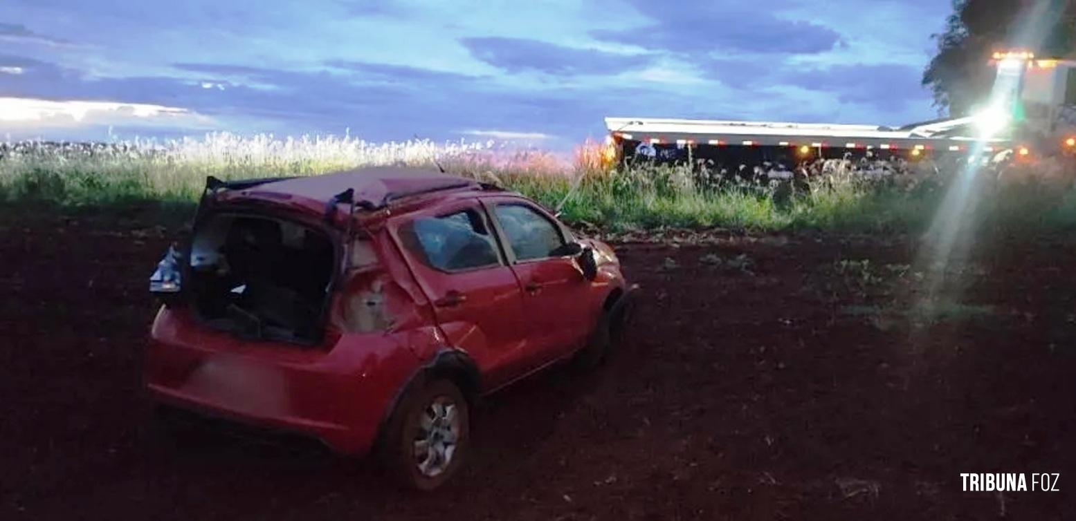 Motorista é socorrido após capotar veículo na PR-467 em Marechal Cândido Rondon Motorista é socorrido após capotar veículo na PR-467 em Marechal Cândido Rondon