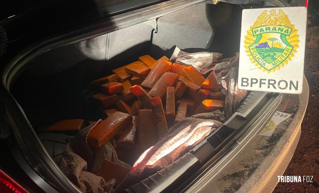 Policia Militar apreendem veículo carregado com mais de 90 Kg de maconha em Medianeira Policia Militar apreendem veículo carregado com mais de 90 Kg de maconha em Medianeira