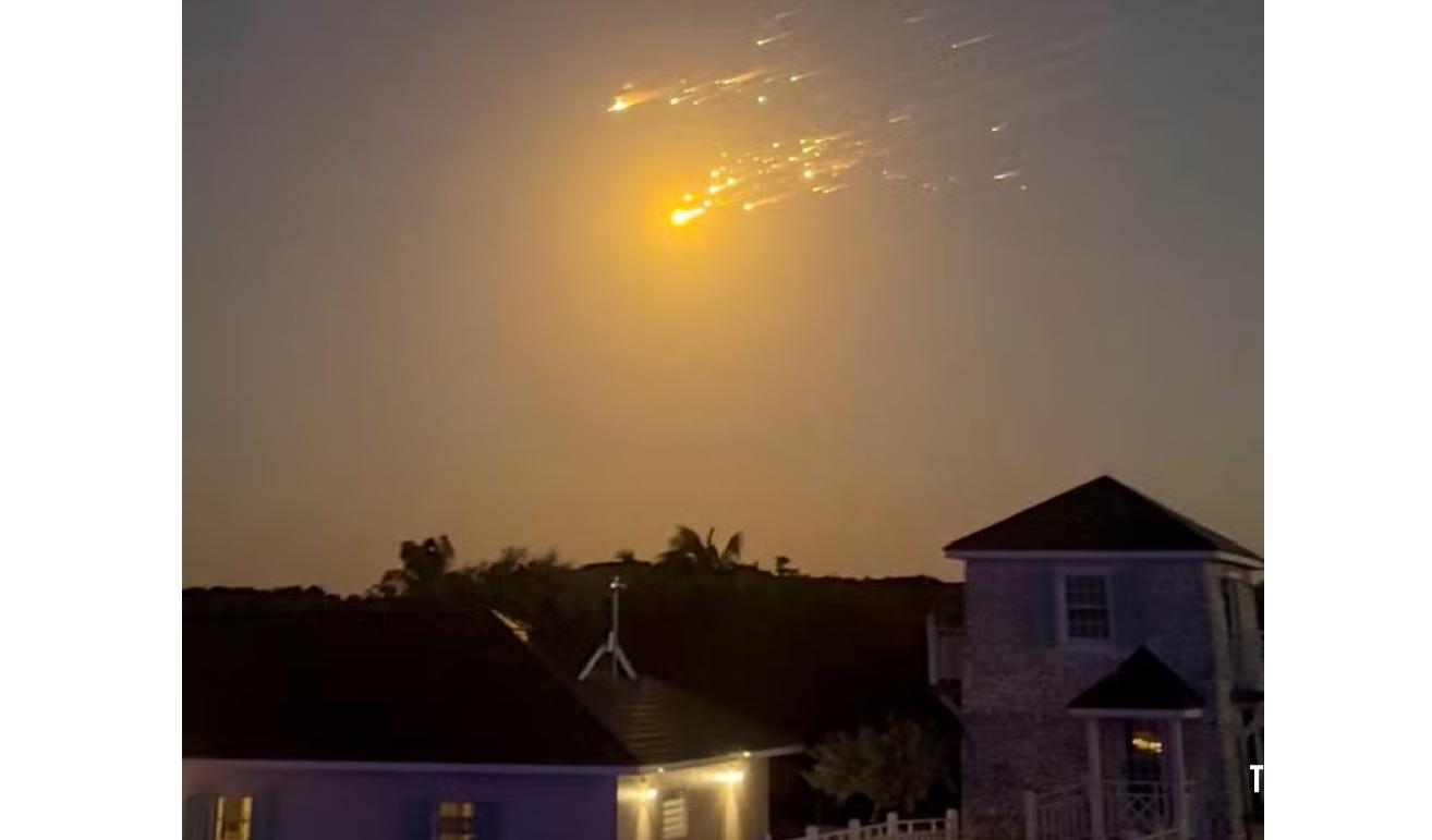 Fragmentos de nave da SpaceX rasgam os céus e causam atrasos em voos e paralisações em aeroportos da Flórida, nos EUA