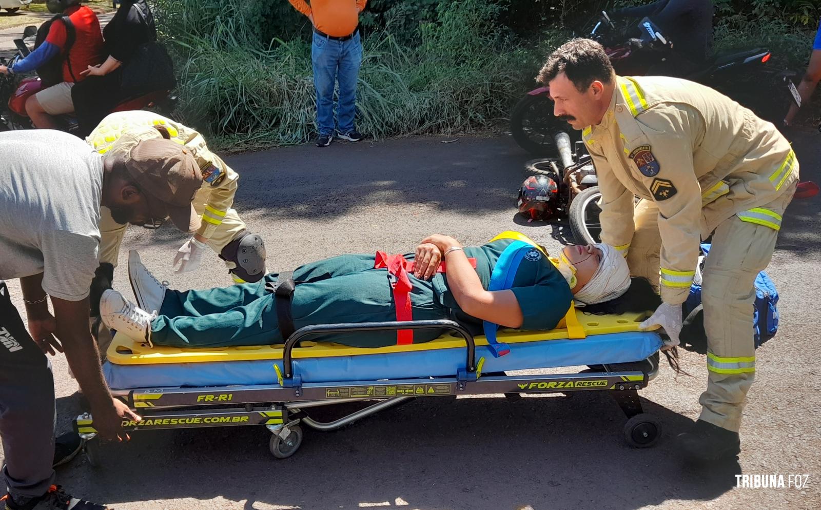Motociclista é socorrida pelo Siate após colisão na Vila Yolanda Motociclista é socorrida pelo Siate após colisão na Vila Yolanda