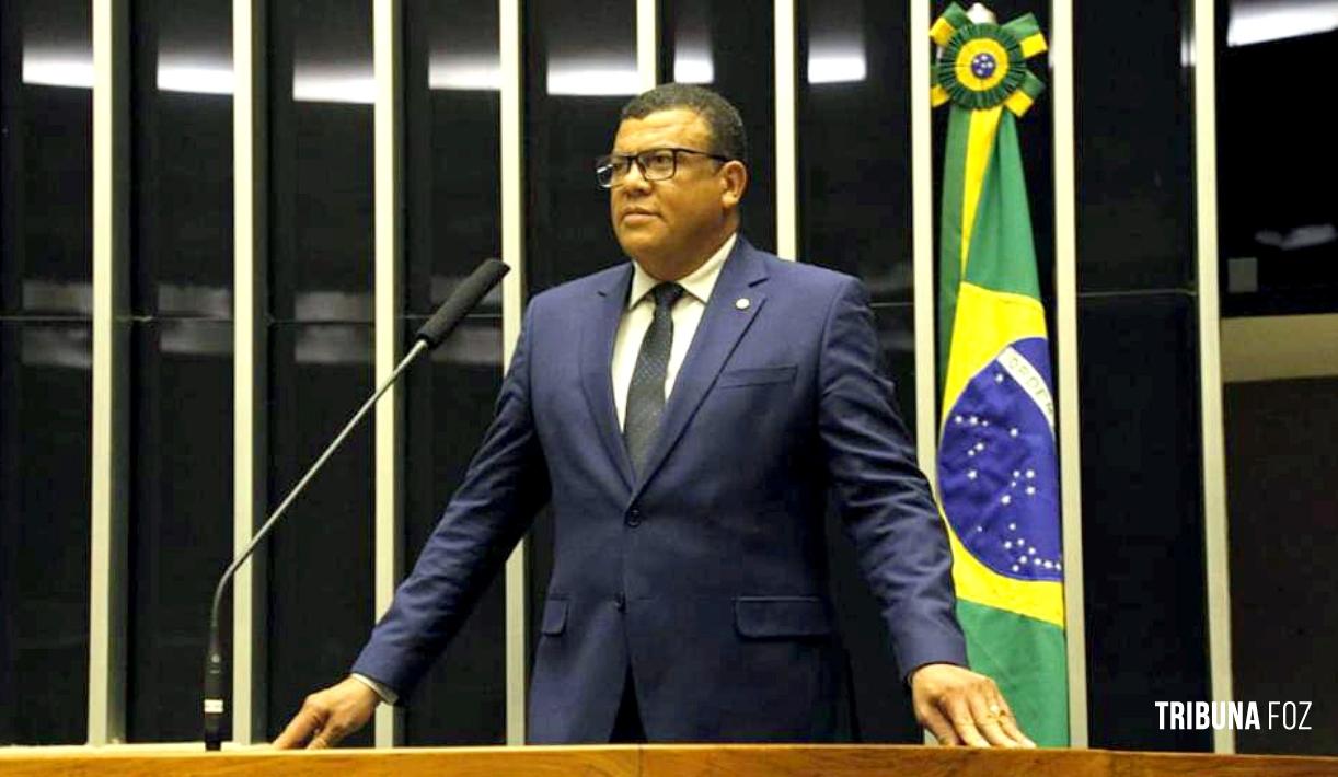 Conversa vaza na internet e escancara possível "rachadinha" entre Luciano Alves e Beto Preto Conversa vaza na internet e escancara possível "rachadinha" entre Luciano Alves e Beto Preto