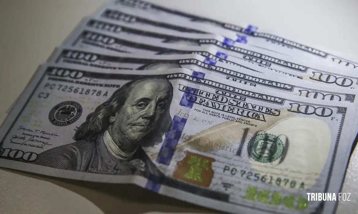 Dólar cai para R$ 5,72 e atinge menor nível em quase três semanas Dólar cai para R$ 5,72 e atinge menor nível em quase três semanas