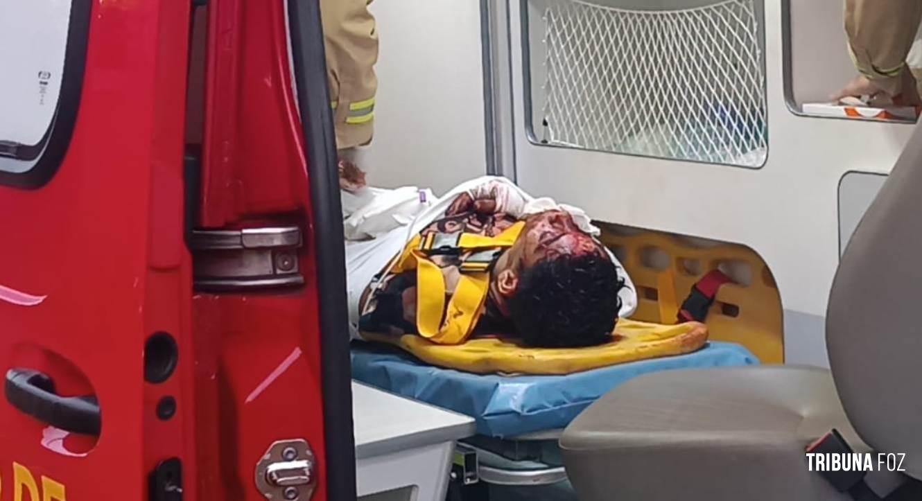 Homem leva várias facadas em briga de bar após a discussão por droga na invasão do Bubas Homem leva várias facadas em briga de bar após a discussão por droga na invasão do Bubas