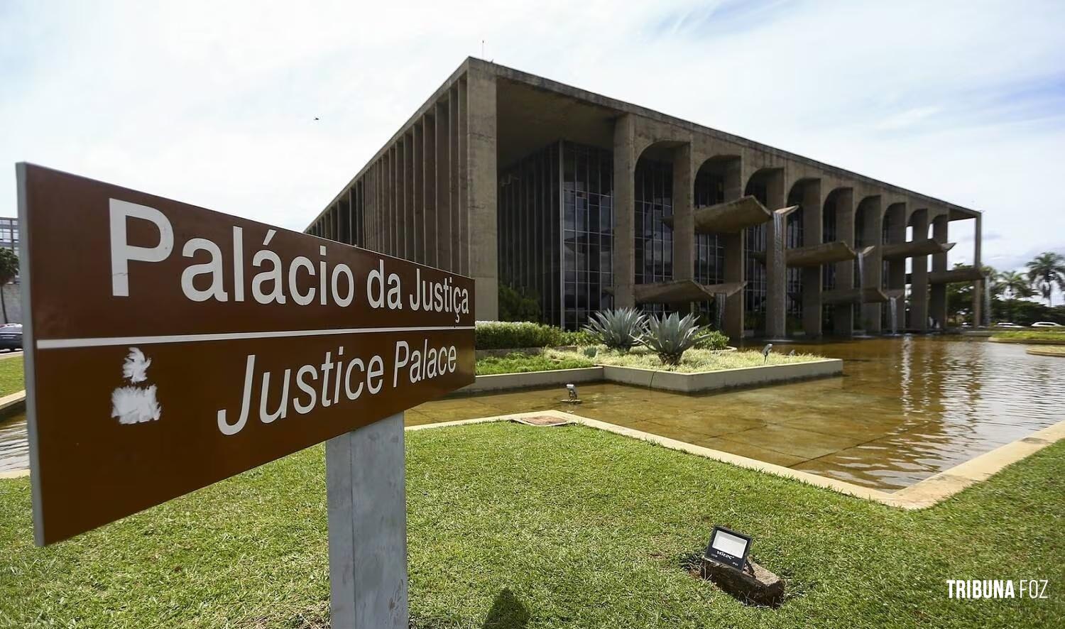 Ministro diz que PRF invadiu atribuições da PF e defende suspensão de convênios com o MP Ministro diz que PRF invadiu atribuições da PF e defende suspensão de convênios com o MP