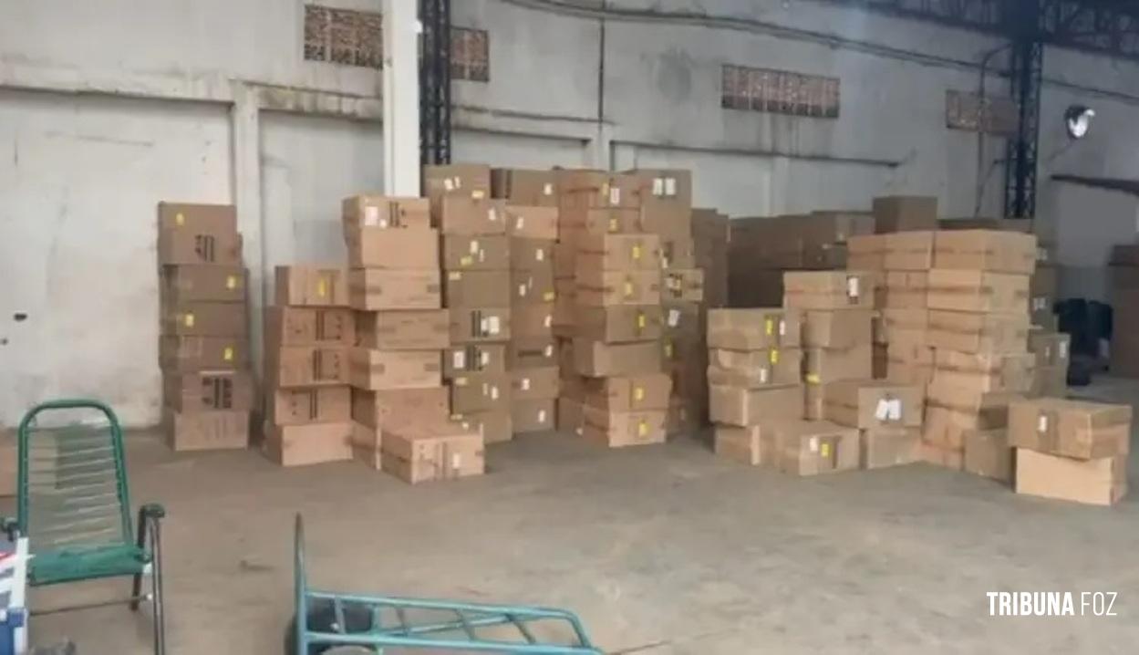 PF e RF apreendem carga de tênis avaliada em R$ 1 milhão no Bairro Três Bandeiras em Foz do Iguaçu PF e RF apreendem carga de tênis avaliada em R$ 1 milhão no Bairro Três Bandeiras em Foz do Iguaçu
