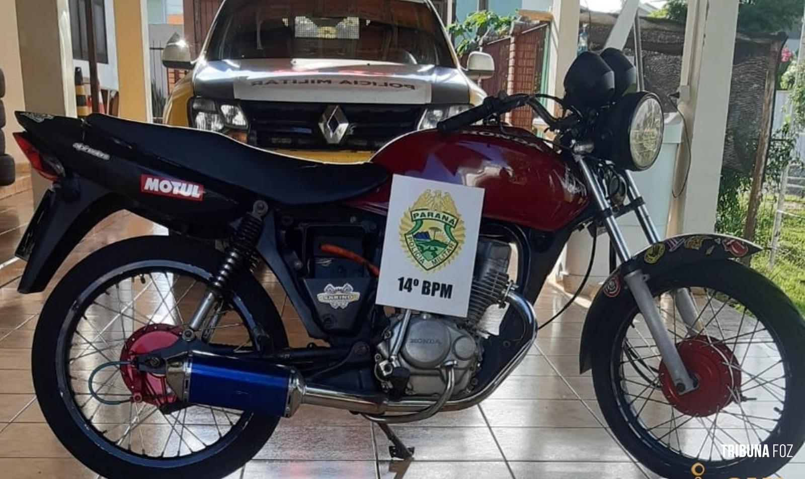 "Piá do Grau" é flagrado fazendo manobras perigosas e tem motocicleta apreendida em Itaipulândia "Piá do Grau" é flagrado fazendo manobras perigosas e tem motocicleta apreendida em Itaipulândia