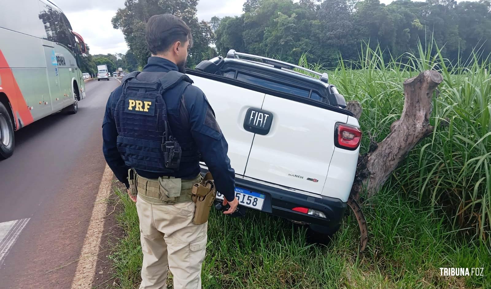 PRF recupera veículo furtado após tentativa de fuga na BR-277, em Céu Azul PRF recupera veículo furtado após tentativa de fuga na BR-277, em Céu Azul