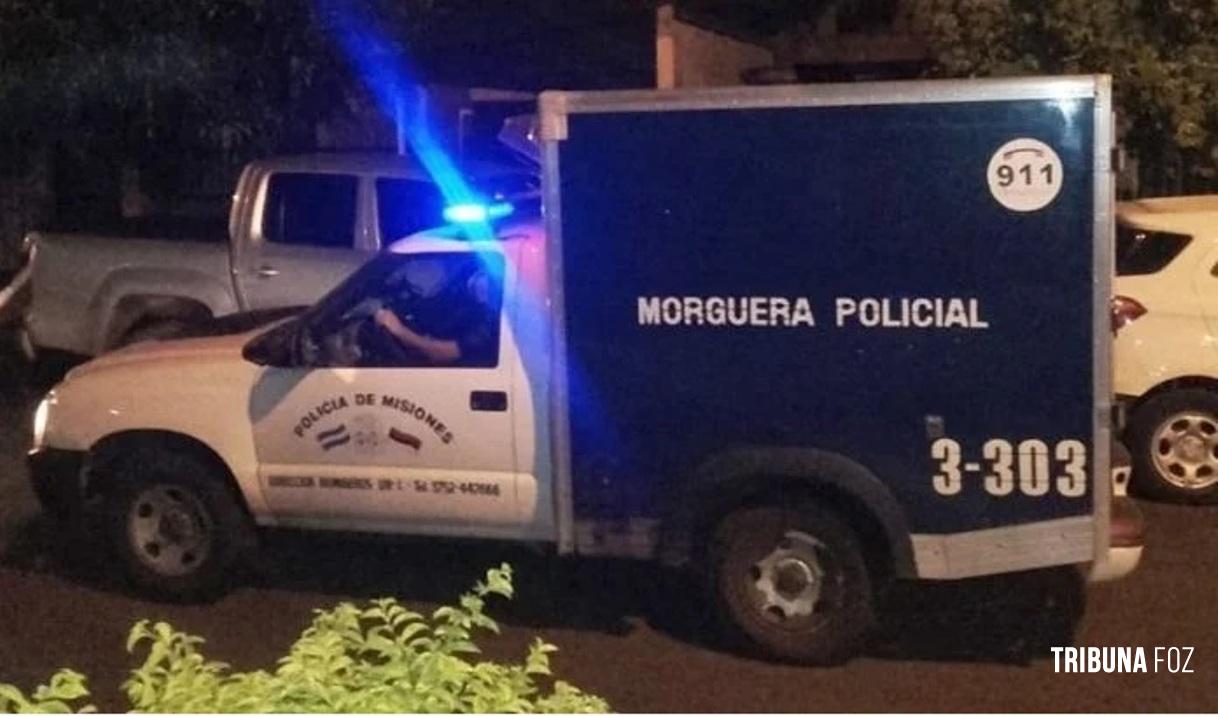 Agente da Policial Federal da Argentina morre após cair da escada e sua arma disparar acidentalmente em Puerto Iguazu Agente da Policial Federal da Argentina morre após cair da escada e sua arma disparar acidentalmente em Puerto Iguazu