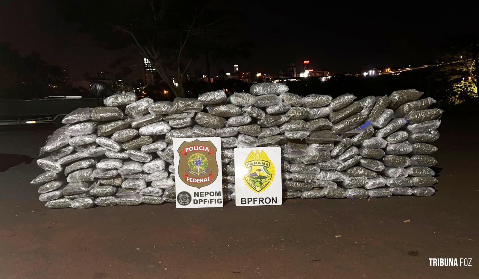 BPFRON e PF apreendem 159,2 Kg de maconha tipo capulho em Foz do Iguaçu BPFRON e PF apreendem 159,2 Kg de maconha tipo capulho em Foz do Iguaçu