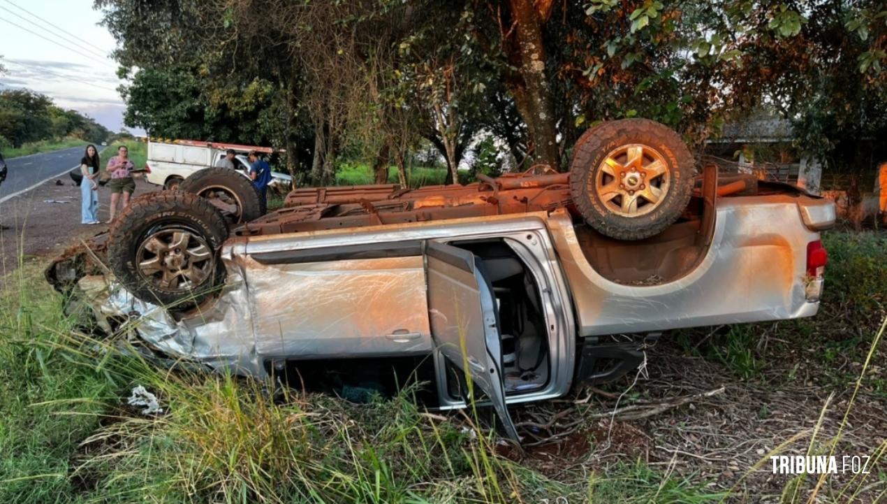Caminhonete com placa de Itaipulândia capota após colisão em Santa Helena Caminhonete com placa de Itaipulândia capota após colisão em Santa Helena