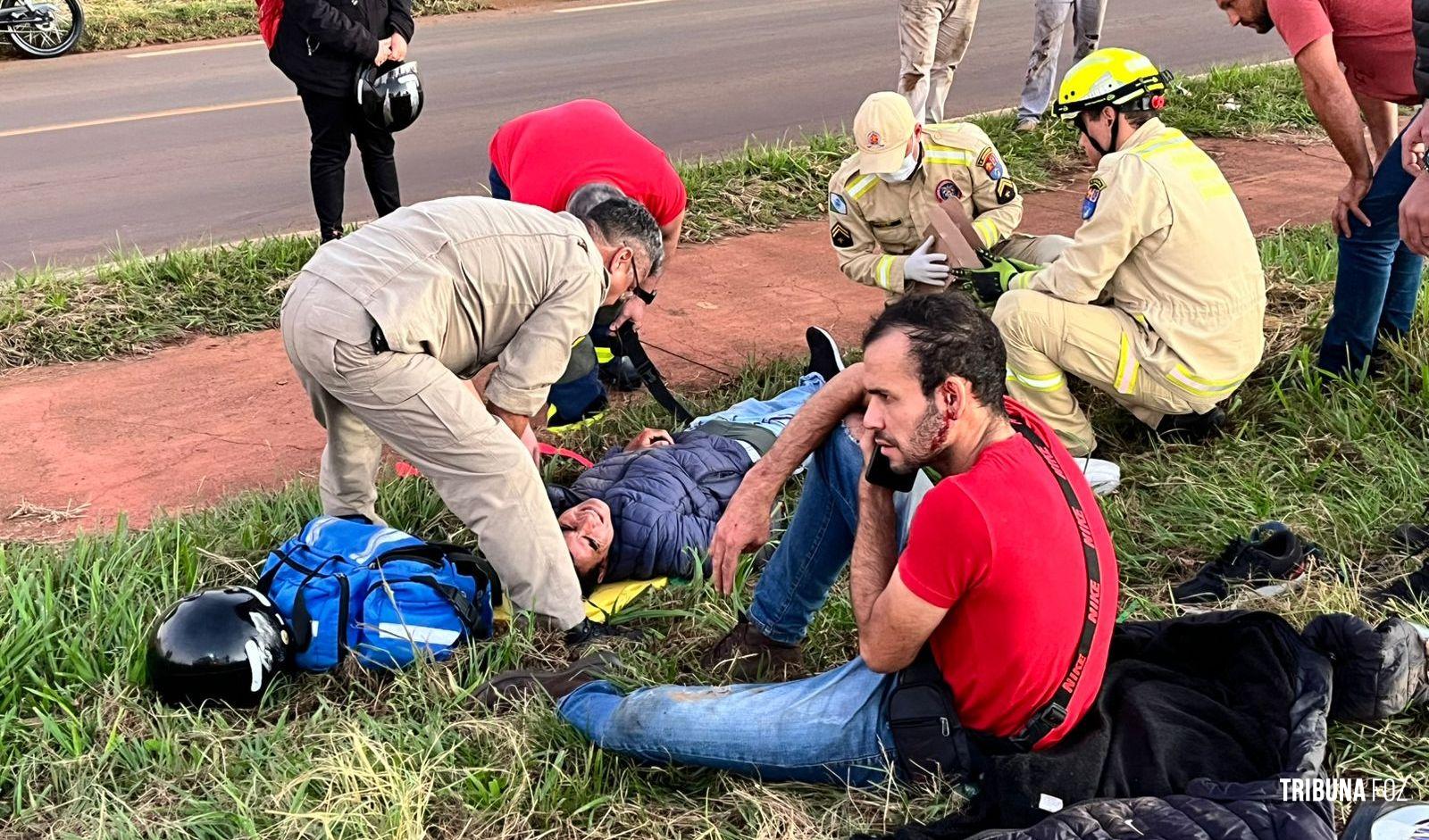 Colisão entre moto e caminhonete deixa dois feridos na BR-277, em Foz do Iguaçu Colisão entre moto e caminhonete deixa dois feridos na BR-277, em Foz do Iguaçu