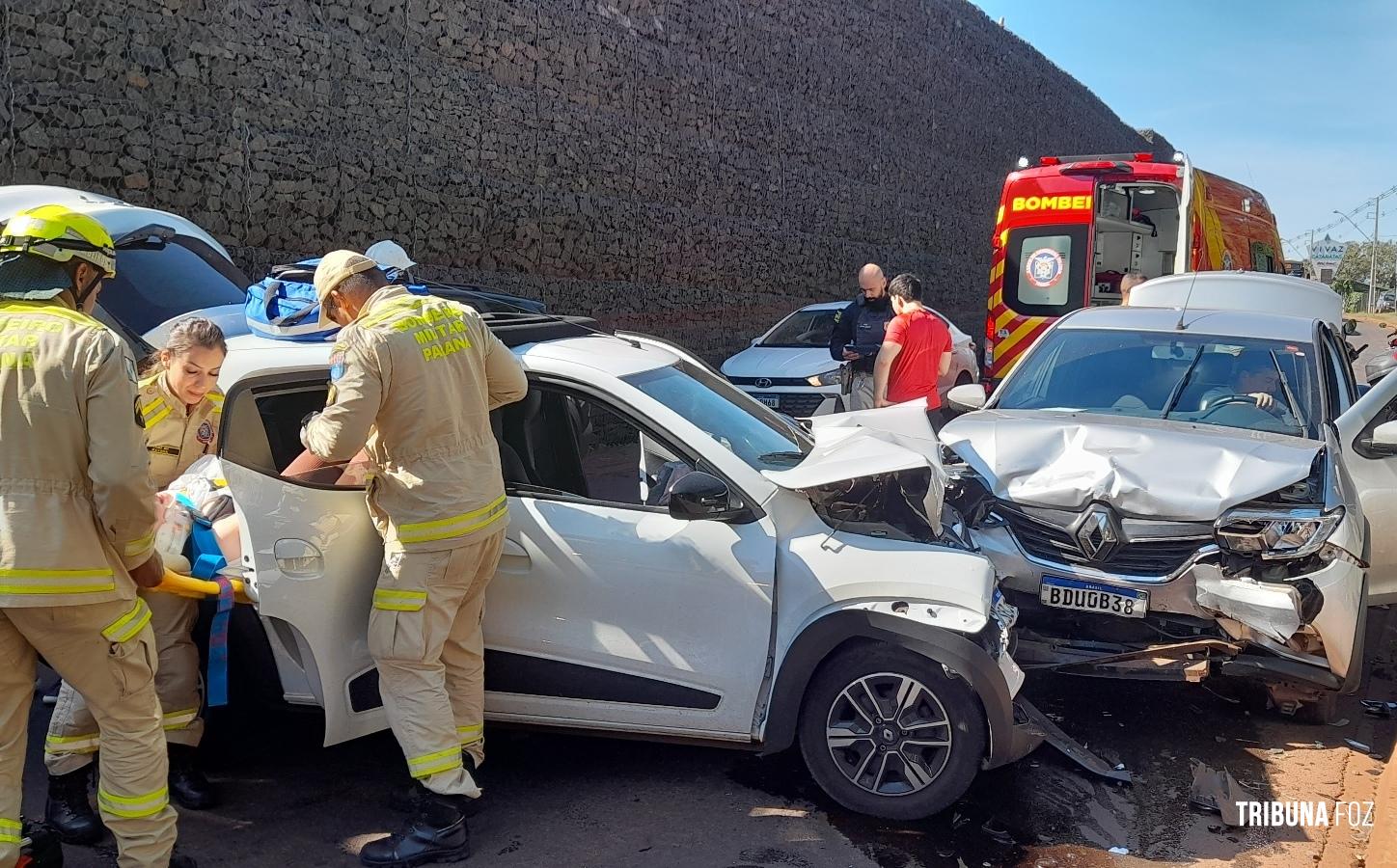Colisão frontal na Av. das Cataratas mobiliza o Corpo de Bombeiros