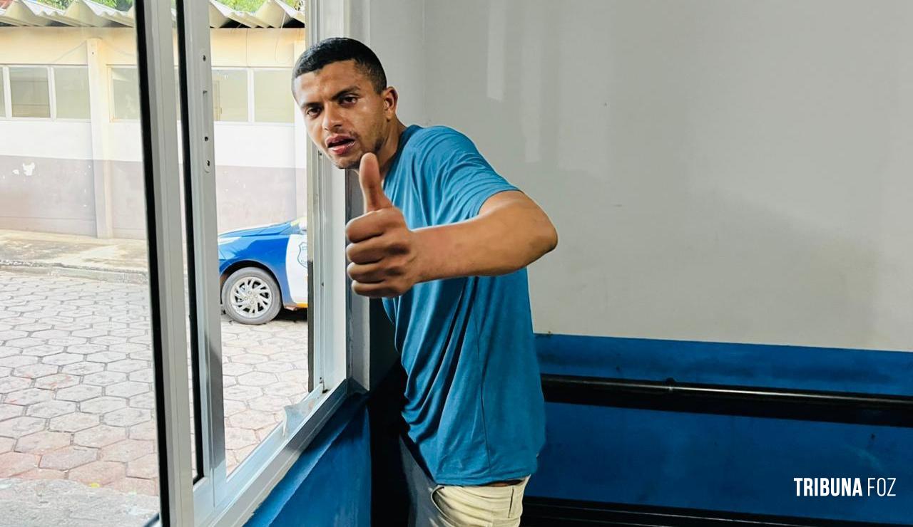 Criminoso “meteu o louco” em Foz do Iguaçu, mas acabou escolhendo o pior lugar possível para tentar um assalto Criminoso “meteu o louco” em Foz do Iguaçu, mas acabou escolhendo o pior lugar possível para tentar um assalto