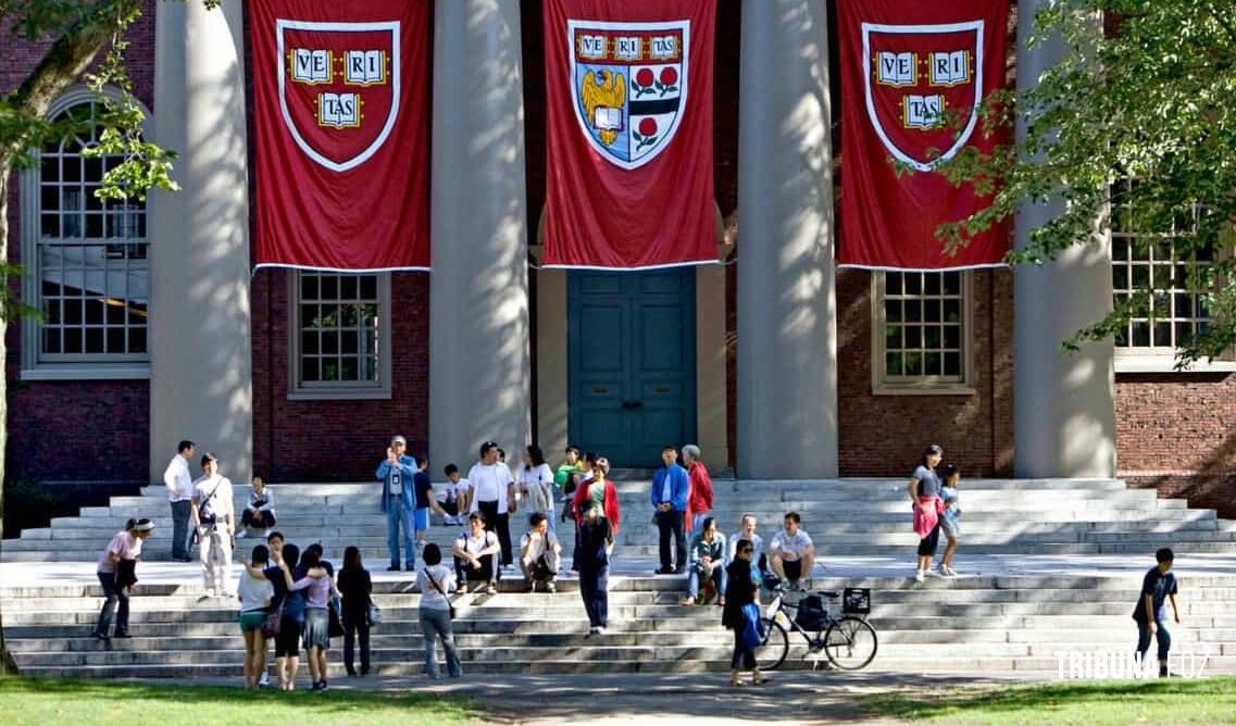 Governo dos EUA encerrará todos seus contratos com Harvard Governo dos EUA encerrará todos seus contratos com Harvard