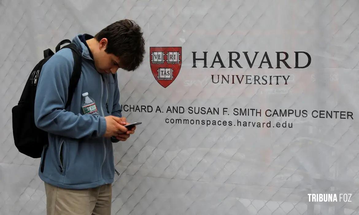 Governo dos EUA proíbe Harvard de matricular estudantes estrangeiros Governo dos EUA proíbe Harvard de matricular estudantes estrangeiros