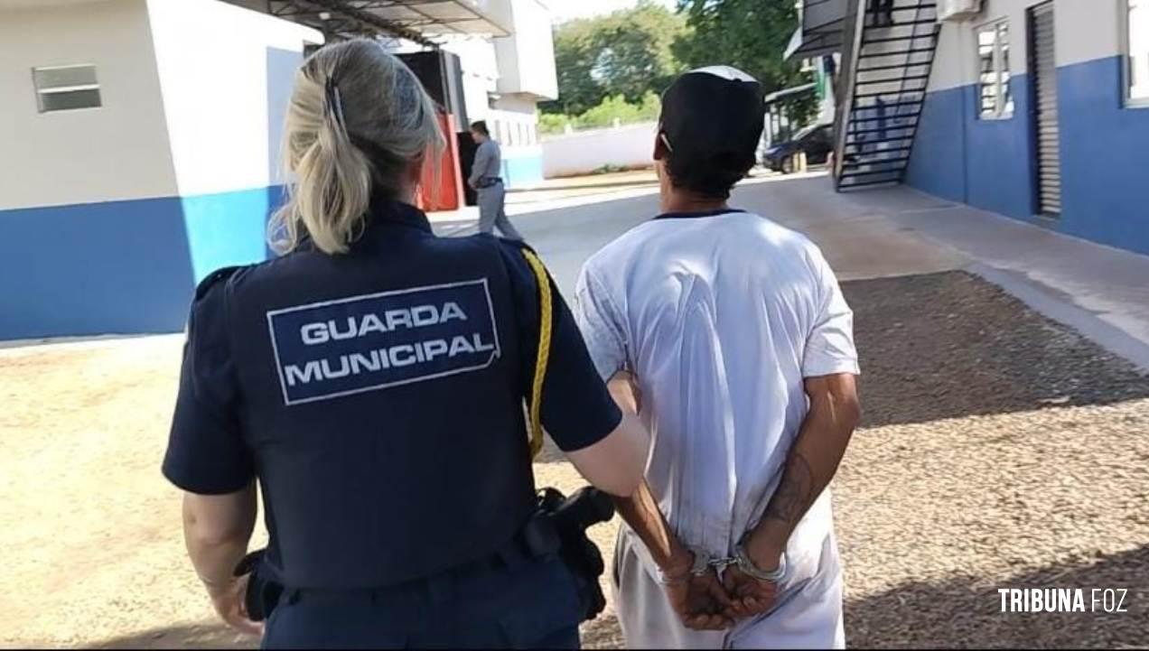 Guarda Municipal cumpre mandado de prisão na área central da cidade Guarda Municipal cumpre mandado de prisão na área central da cidade