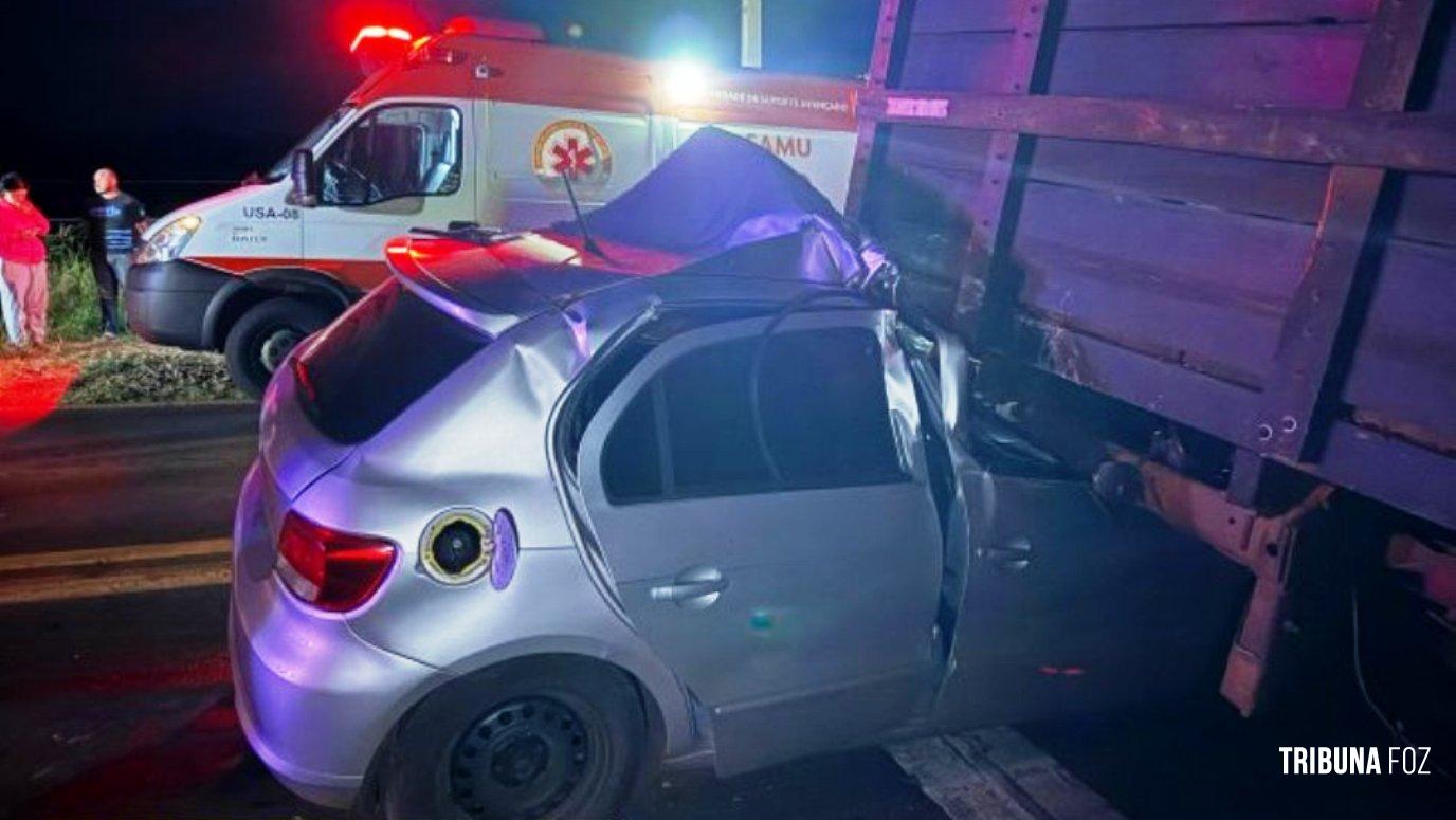 Homem morre após colidir na traseira de caminhão carregado com toras entre Santa Helena e Diamante do Oeste Homem morre após colidir na traseira de caminhão carregado com toras entre Santa Helena e Diamante do Oeste