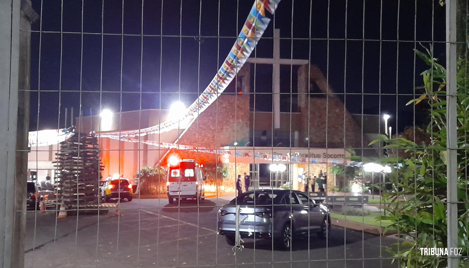 Homem morre no pátio da Igreja Católica da Vila Yolanda em Foz do Iguaçu Homem morre no pátio da Igreja Católica da Vila Yolanda em Foz do Iguaçu
