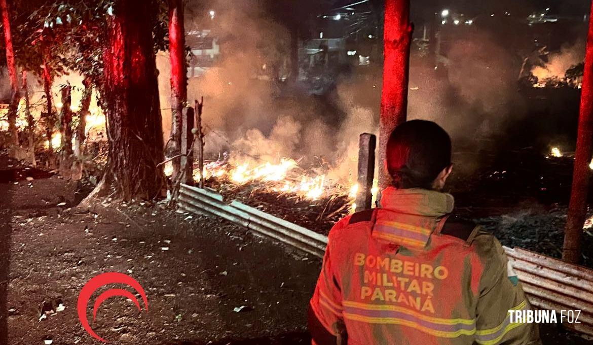 Incêndio ambiental causa transtornos no Bairro Santa Rita Incêndio ambiental causa transtornos no Bairro Santa Rita