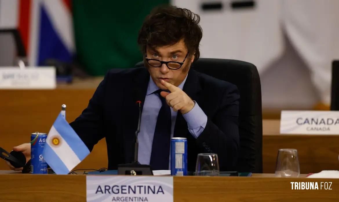 Milei restringe imigração e permanência de estrangeiros na Argentina Milei restringe imigração e permanência de estrangeiros na Argentina