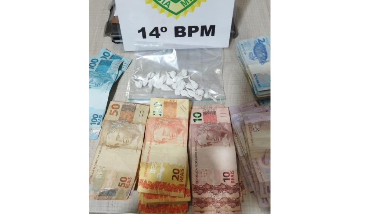 Policia Militar prende casal por tráfico de drogas no centro da cidade de Santa Terezinha de Itaipu Policia Militar prende casal por tráfico de drogas no centro da cidade de Santa Terezinha de Itaipu