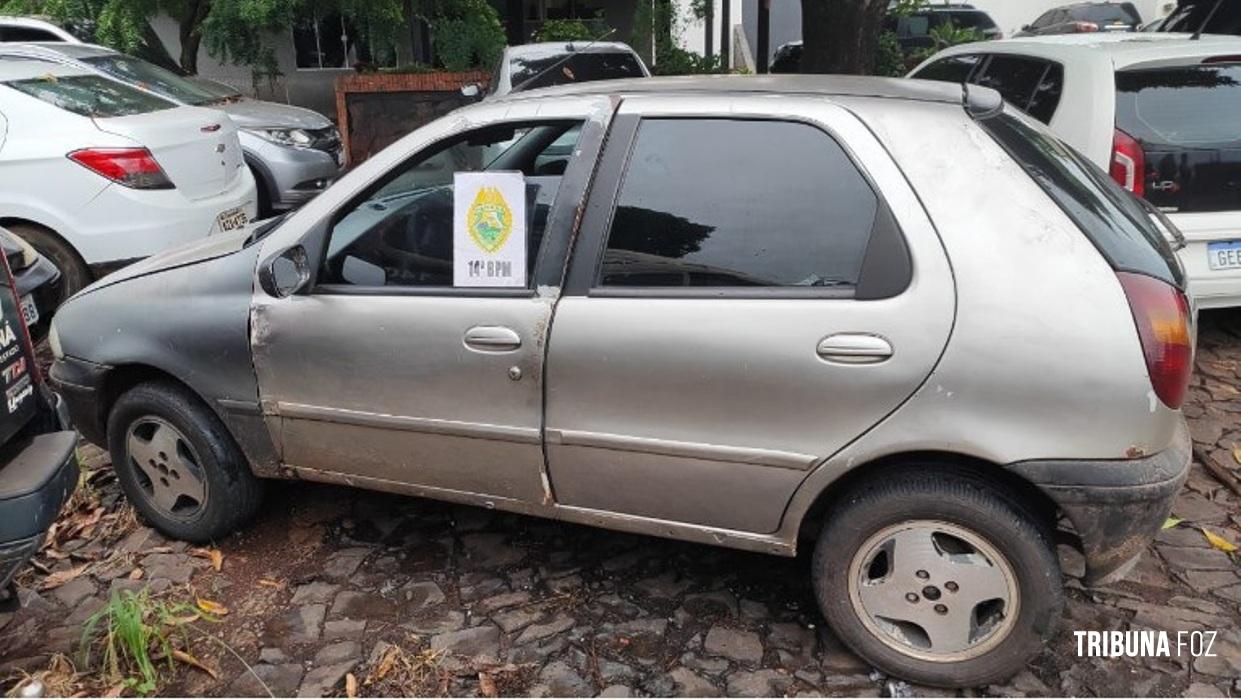 Polícia Militar recupera veículo roubado que estava abandonado no Cemitério do Jardim São Paulo Polícia Militar recupera veículo roubado que estava abandonado no Cemitério do Jardim São Paulo