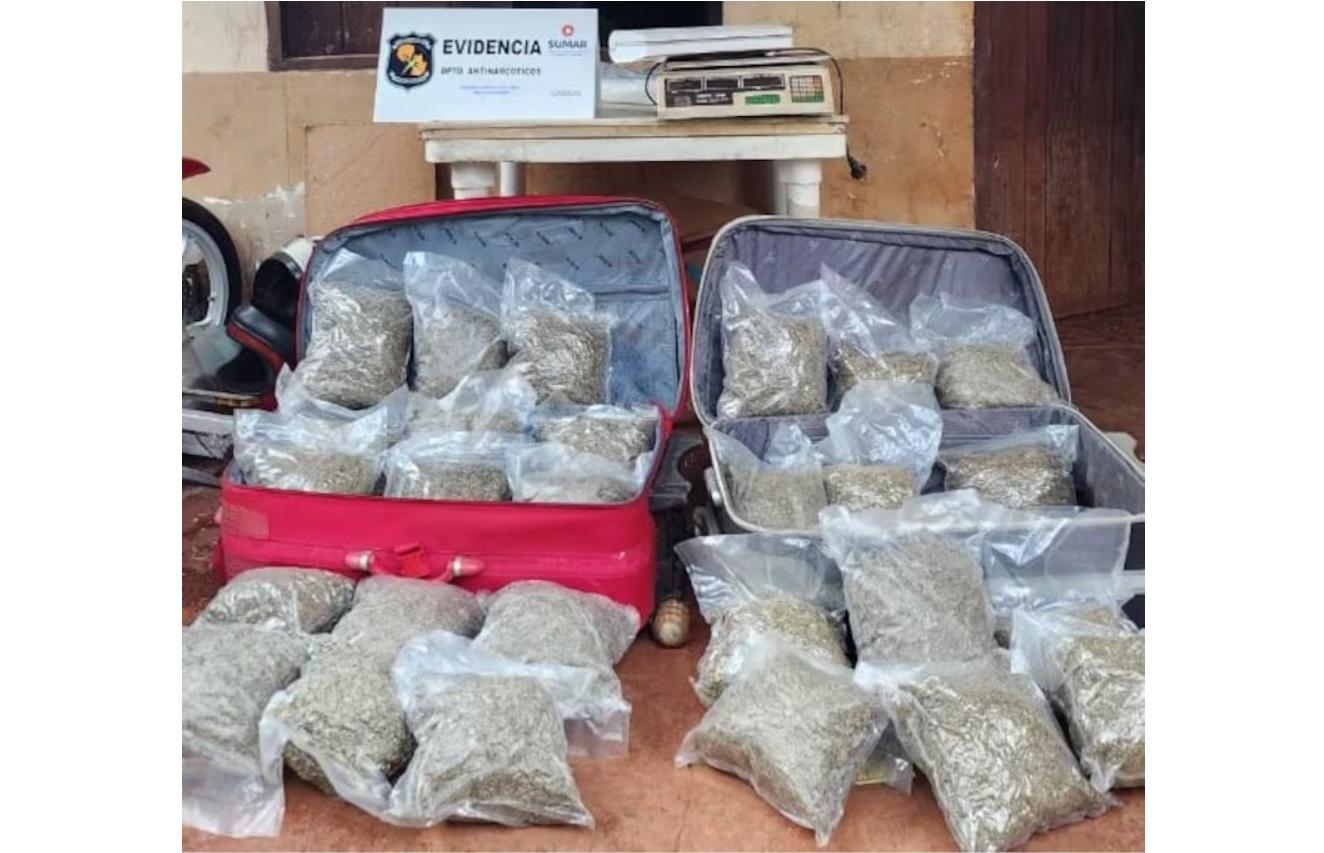 Português é preso com 22,4 Kg de maconha tipo skank em Presidente Franco, no Paraguai Português é preso com 22,4 Kg de maconha tipo skank em Presidente Franco, no Paraguai