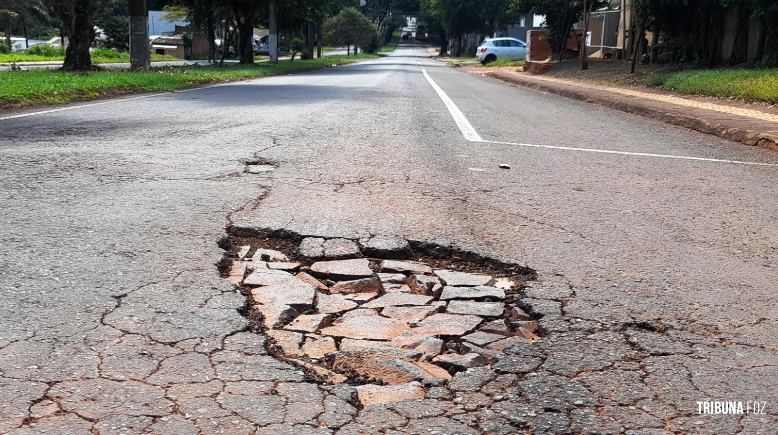Prefeitura faz festa ao divulgar que a gestão Silva e Luna fecha 8 buracos por dia Prefeitura faz festa ao divulgar que a gestão Silva e Luna fecha 8 buracos por dia