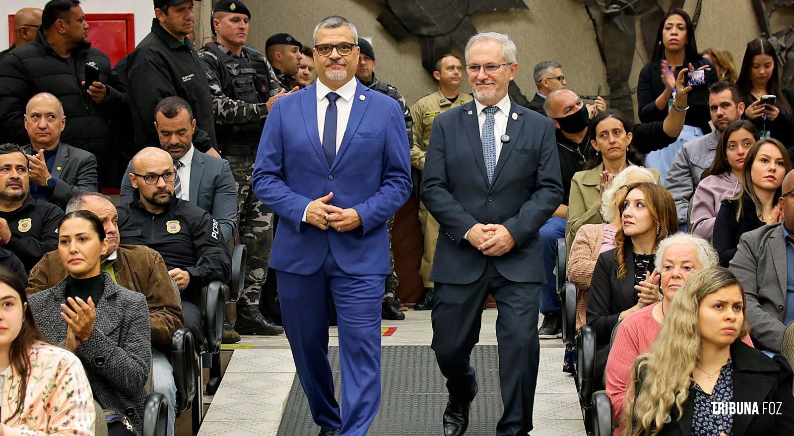 Ranieri expõe mais uma vez seu despreparo em solenidade da segurança pública Ranieri expõe mais uma vez seu despreparo em solenidade da segurança pública