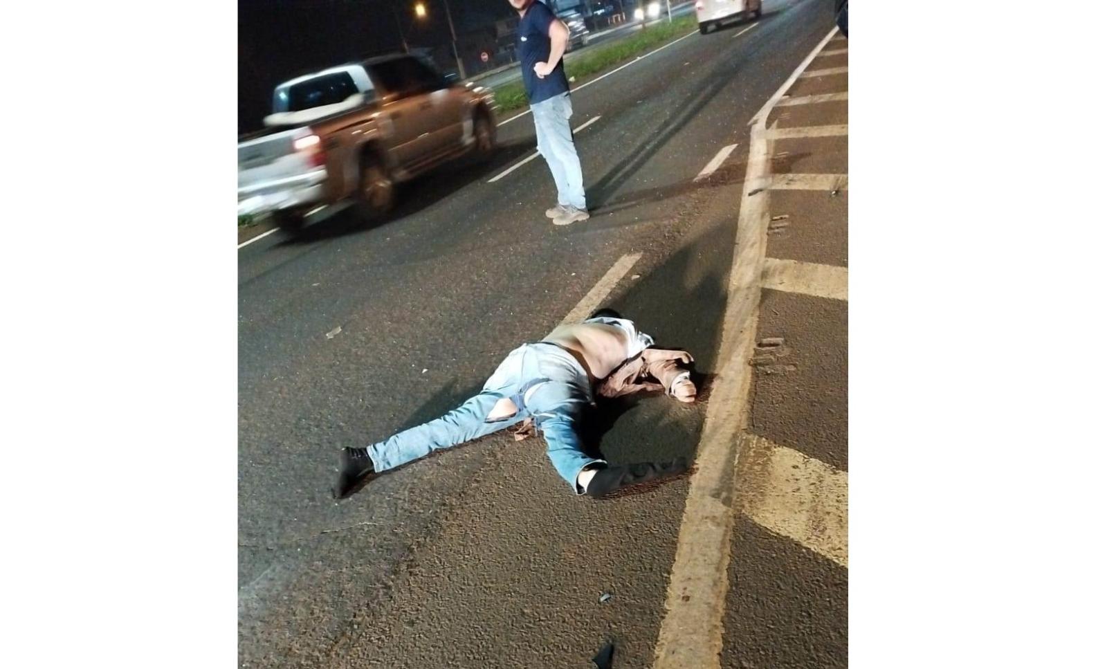 Caminhoneiro é atropelado e morre na BR-277 em Foz do Iguaçu Caminhoneiro é atropelado e morre na BR-277 em Foz do Iguaçu
