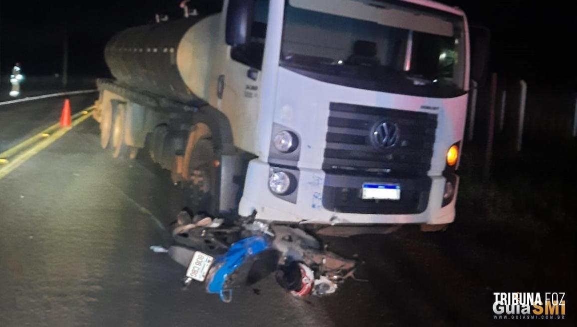 Colisão frontal entre caminhão e moto deixa homem gravemente ferido em Santa Helena Colisão frontal entre caminhão e moto deixa homem gravemente ferido em Santa Helena