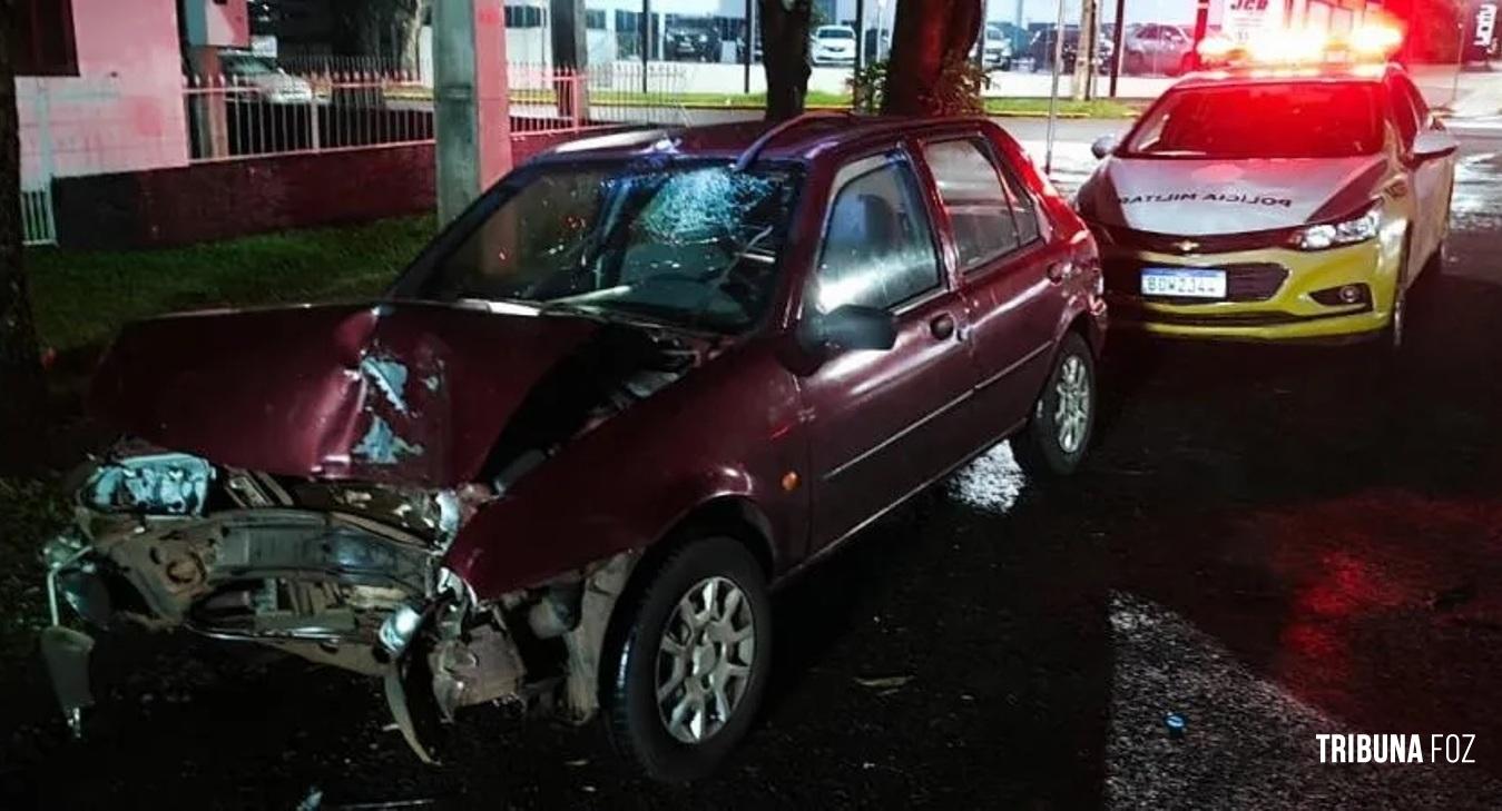 Condutor embriagado colide contra árvore e é preso pela PM em Marechal Cândido Rondon Condutor embriagado colide contra árvore e é preso pela PM em Marechal Cândido Rondon