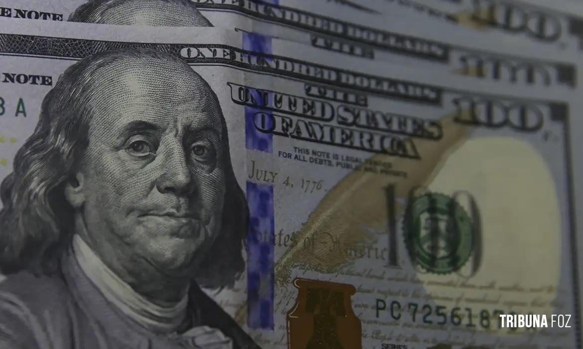 Dólar sobe para R$ 5,55 com votação de decreto do IOF Dólar sobe para R$ 5,55 com votação de decreto do IOF