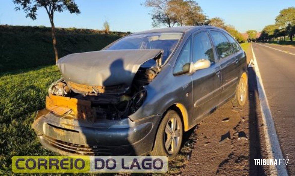 Falta de visibilidade causada pelo sol provoca colisão traseira em Sub-Sede, distrito de Santa Helena Falta de visibilidade causada pelo sol provoca colisão traseira em Sub-Sede, distrito de Santa Helena