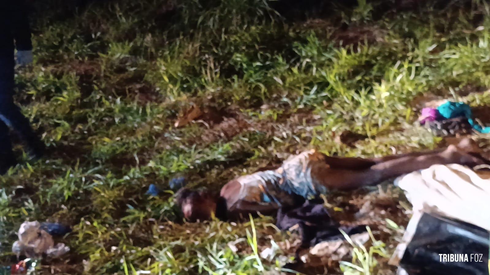 Mulher trans é encontrada morta em lote baldio próximo à Rodoviária de Foz do Iguaçu Mulher trans é encontrada morta em lote baldio próximo à Rodoviária de Foz do Iguaçu