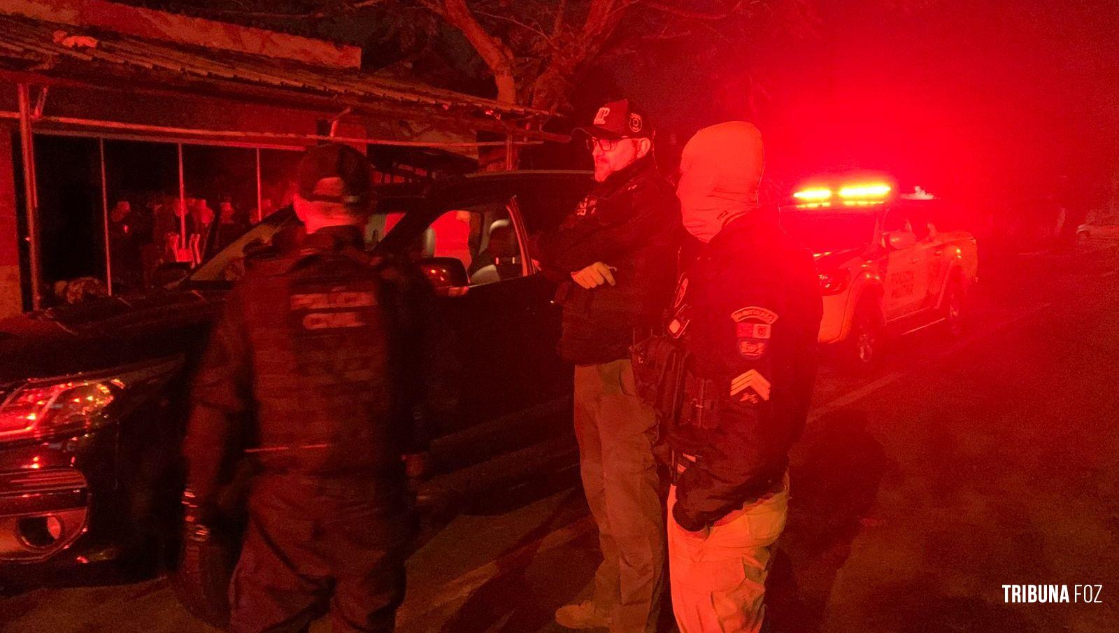 PC e PM cumprem mandados de prisão contra grupo envolvido em roubos a compristas e turistas PC e PM cumprem mandados de prisão contra grupo envolvido em roubos a compristas e turistas