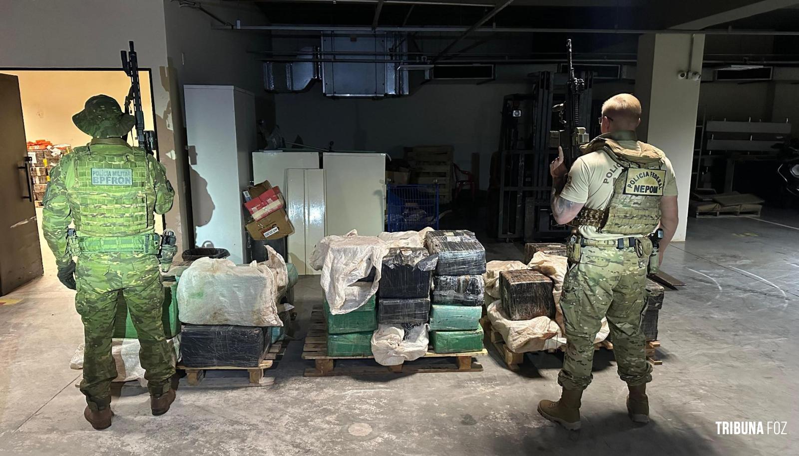 PM e PF apreendem 1.206,5 Kg de maconha em porto clandestino as margens do Lago de Itaipu PM e PF apreendem 1.206,5 Kg de maconha em porto clandestino as margens do Lago de Itaipu