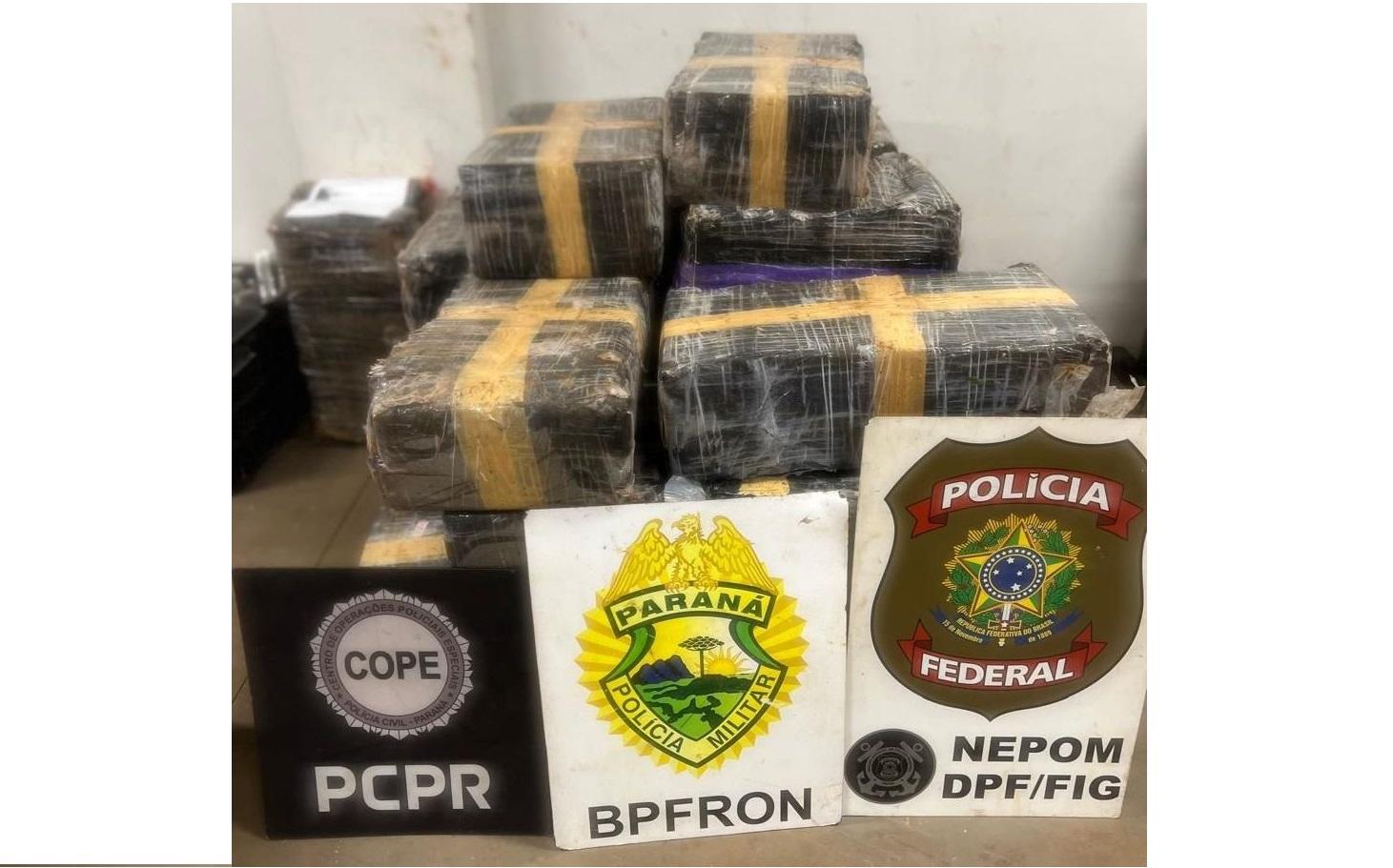 PM, PF e PC prendem dois homens e apreendem 388 quilos de maconha em Foz do Iguaçu PM, PF e PC prendem dois homens e apreendem 388 quilos de maconha em Foz do Iguaçu